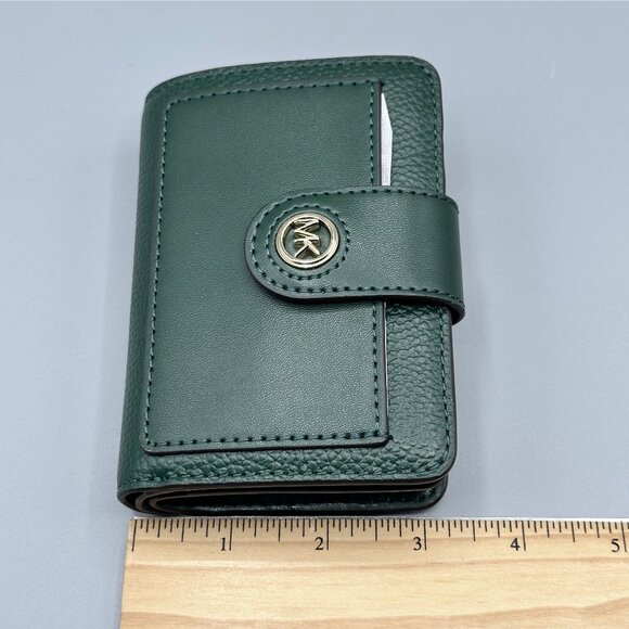 Michael Kors Charm Small Tab Compact Pocket Wallet Bosco Green Leather *READ* - Picture 15 of 16